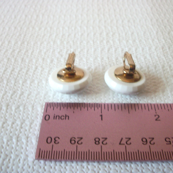 DALSHEIM White Lucite Button Clip On Earrings 61416 - Picture 3 of 3